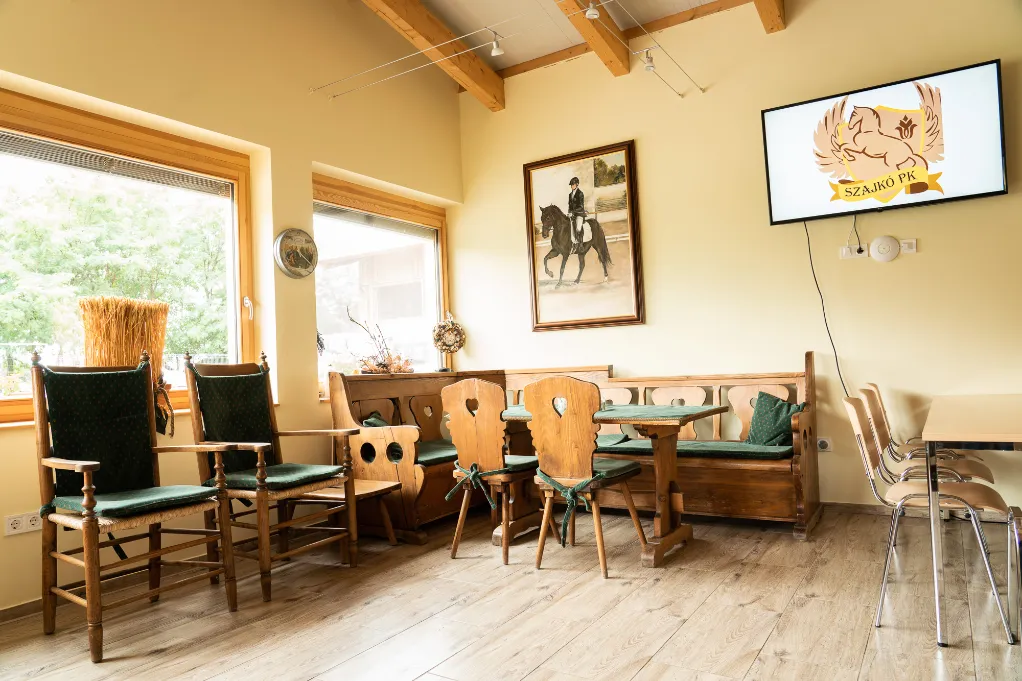 Szajkó Lovarda Közösségi Tér